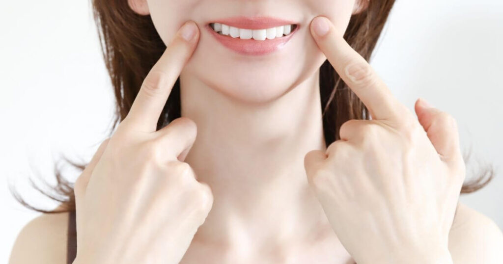 審美歯科で治療を受けた女性