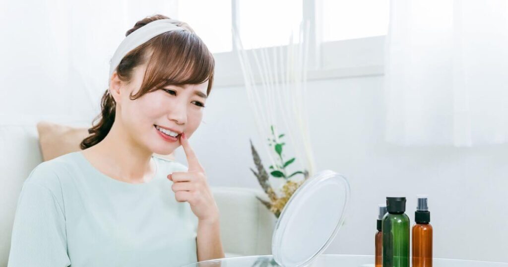 ホワイトニングを公開する女性
